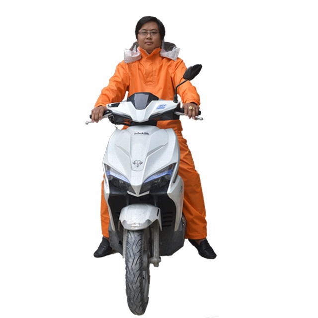 Sử dụng áo mưa cao cấp giúp bạn hạn chế tình trạng độc hại, ảnh hưởng đến sức khỏe.