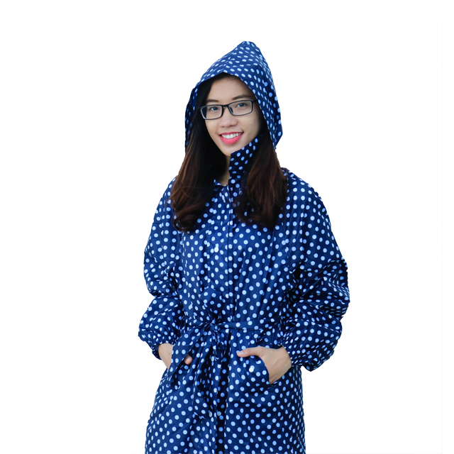 Áo mưa kiểu nữ - Sự lựa chọn hoàn hảo, an toàn cho các bạn nữ, chị em gái trong những ngày mưa.