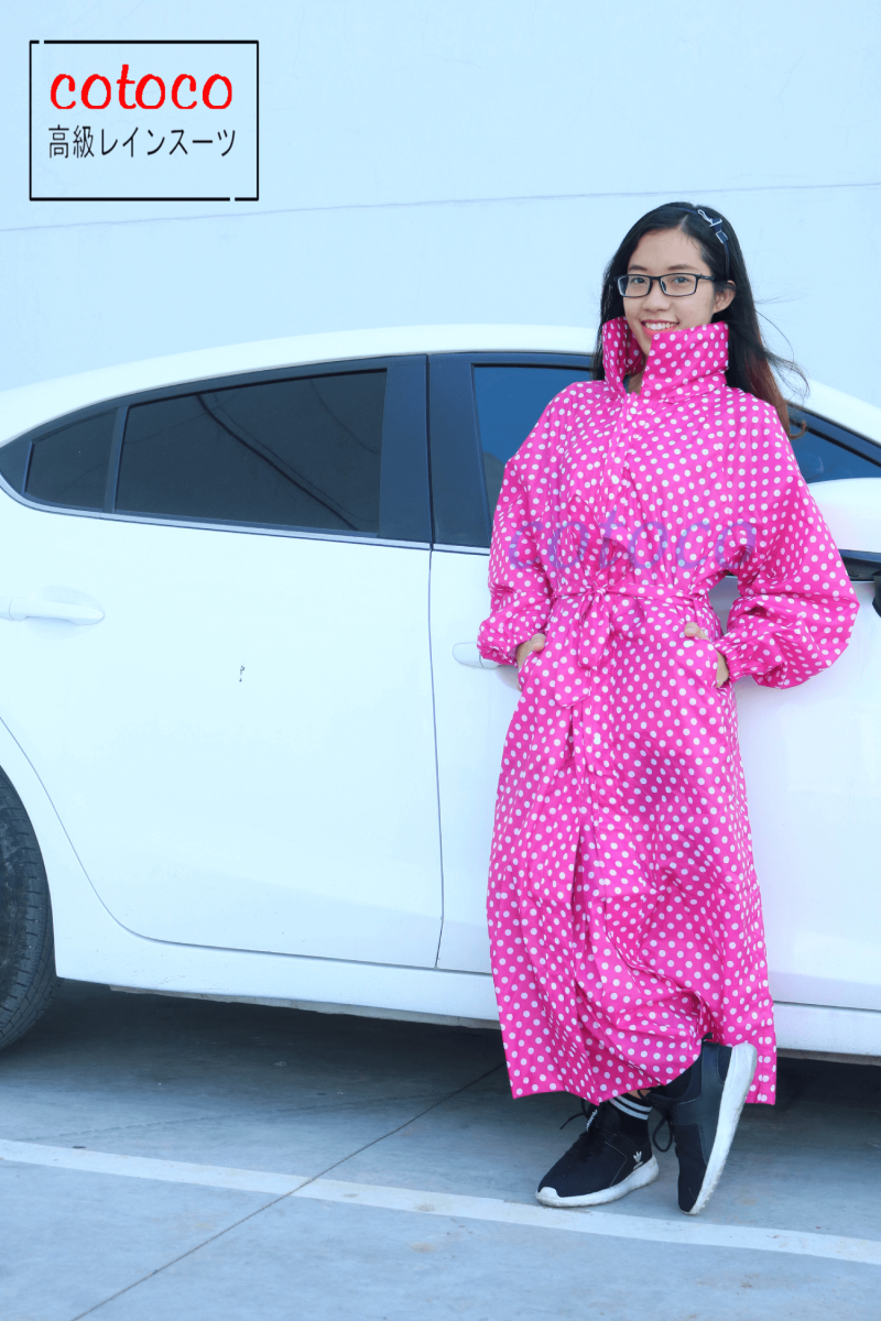 Áo mưa kiểu nữ CoToCo với thiết kế thời trang, tiện lợi, phù hợp với phong cách đi mưa của phụ nữ.