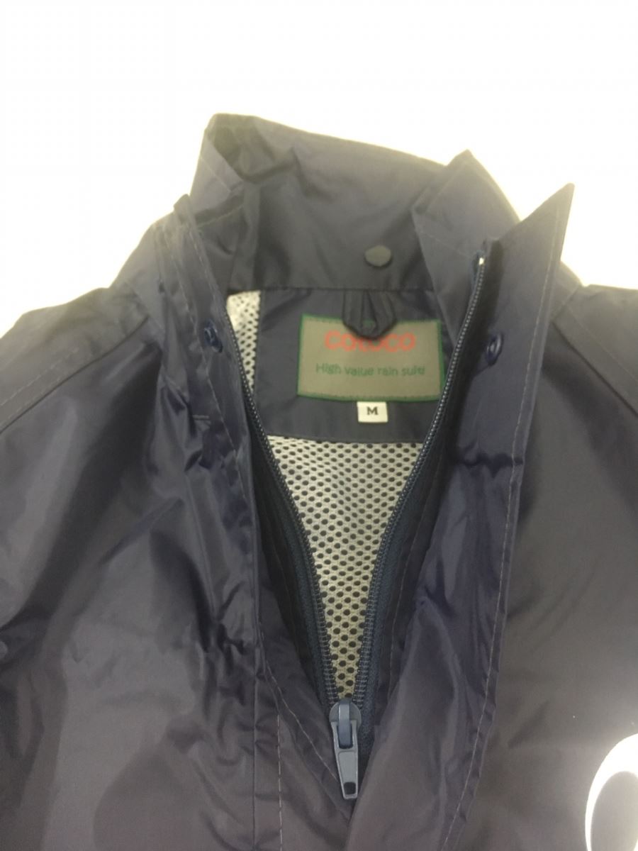 Với thiết kế 1 lớp cao cấp, thời trang, độ chống thấm tuyệt đối giúp bảo vệ người dùng khi đi mưa.